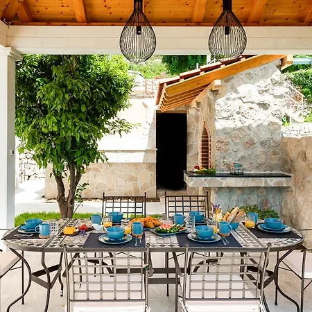 Zavrelje Sleeps 6 With Pool Air Con And Wifi *