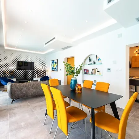 Villa Zavrelje Sleeps 6 With Pool Air Con And Wifi *
