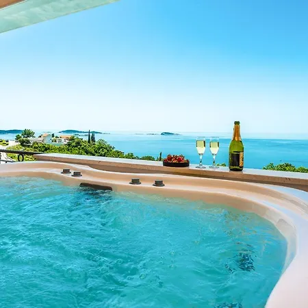 Zavrelje Sleeps 6 With Pool Air Con And Wifi *