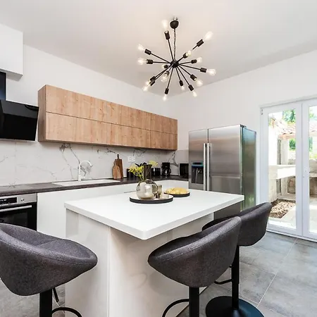 Zavrelje Sleeps 6 With Pool Air Con And Wifi Villa Mlini