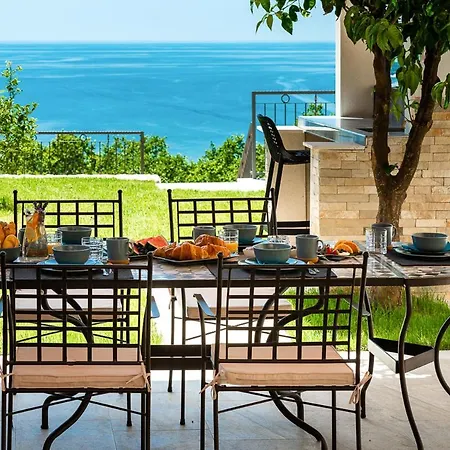 Villa Zavrelje Sleeps 6 With Pool Air Con And Wifi